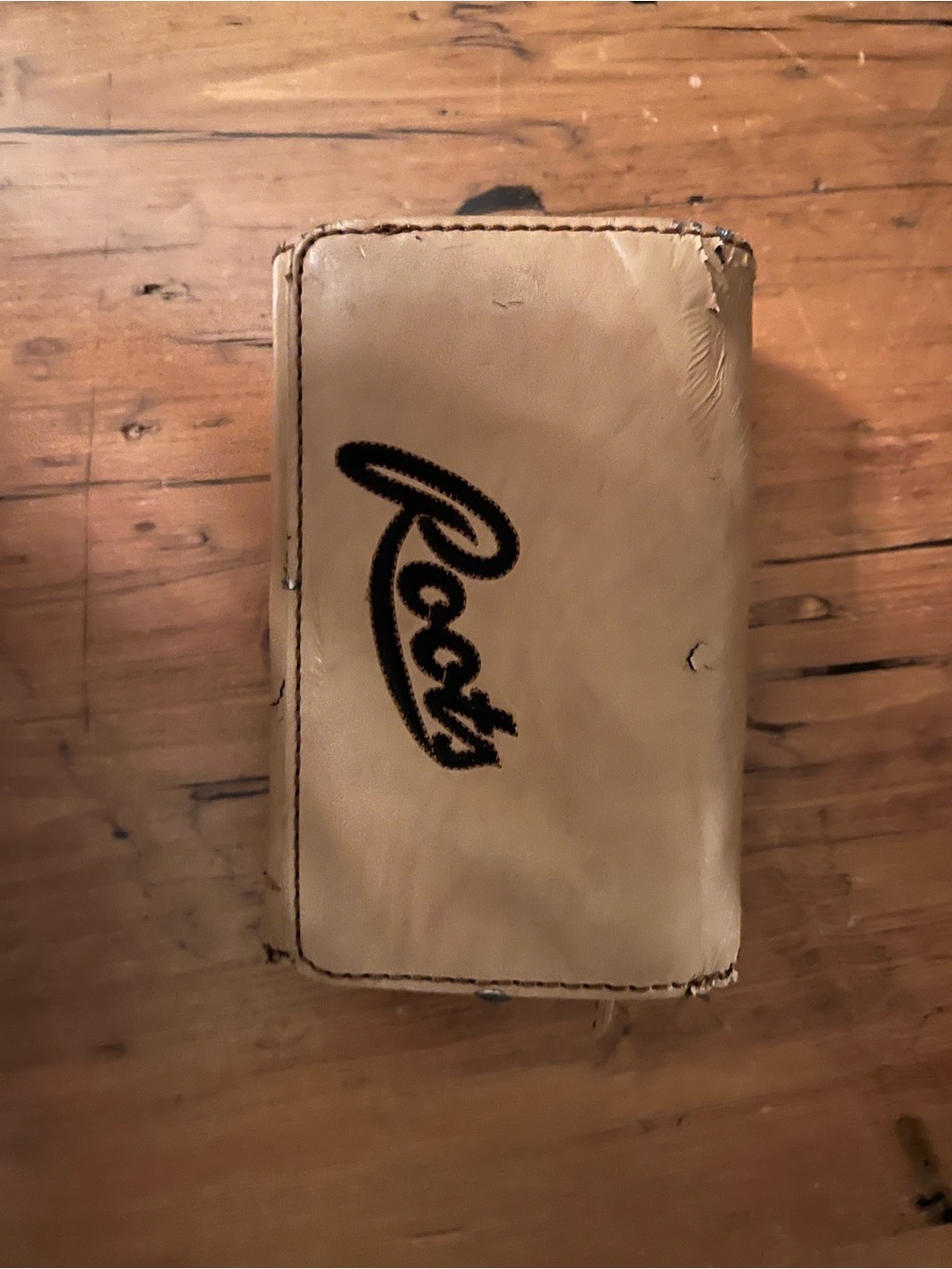 Vintage Roots Beige Leather Men’s Wallet with Black Logo